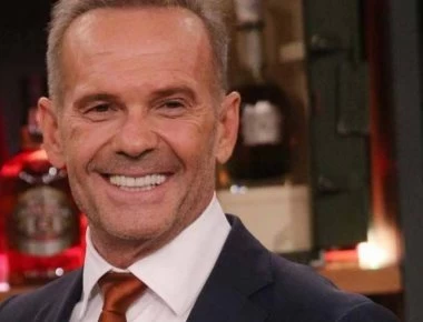 Δείτε τι έκανε ο Πέτρος Κωστόπουλος ενώ η Τζένη Μπαλατσινού παντρευόταν (φωτο)